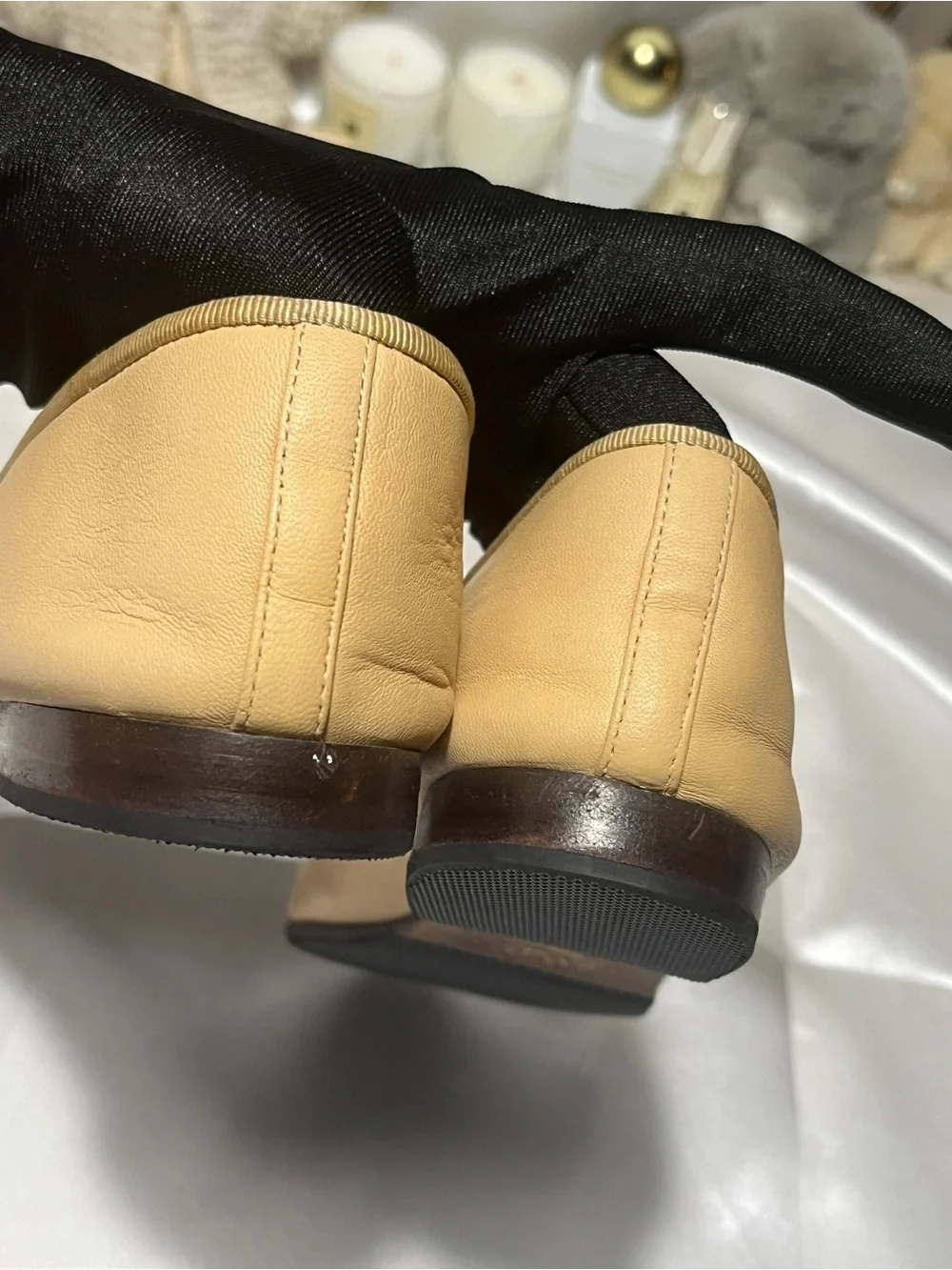 CHANEL Two-Tone Beige and Black Leather Ballet Flats with Bow